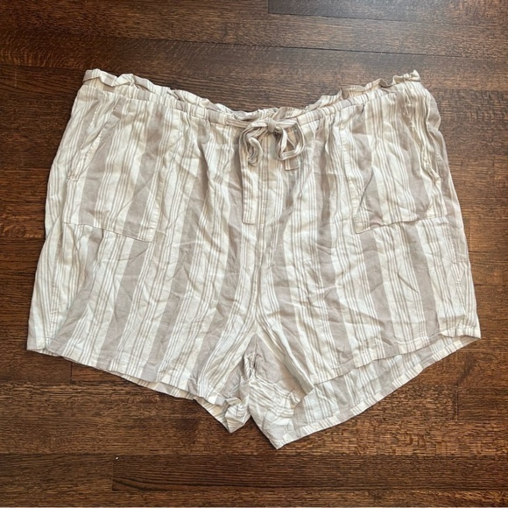 NWOT Torrid size 4X striped pull on shorts